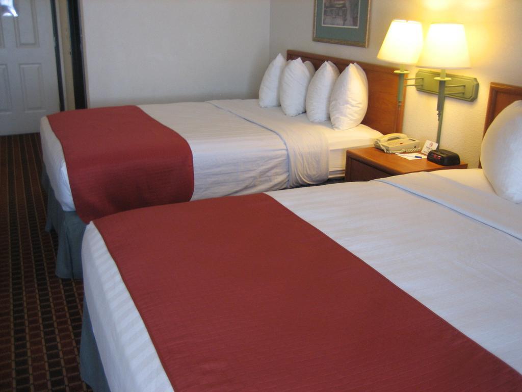 Catalina Inn Szoba fotó